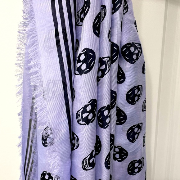 Authentic Alexander McQueen Biker Skull Scarf In Lilac/Black - Picture 6 of 10